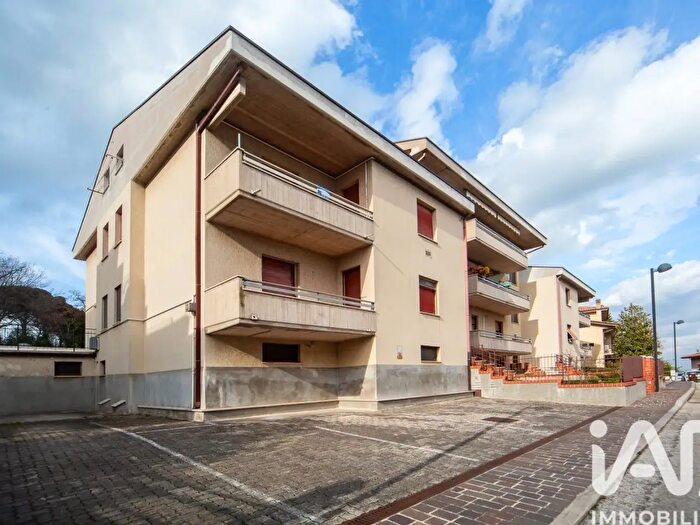 Appartamento con 8 locali in vendita in Via Fortunato Benigni, Treia