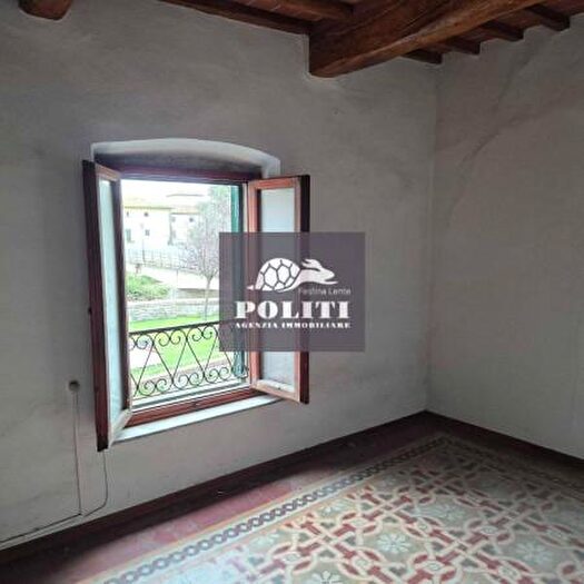 Appartamento quadrilocale in vendita in Via Giugno, Empoli