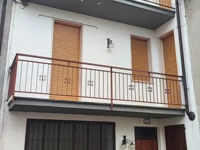 Casa con 6 locali in vendita in Rovescala