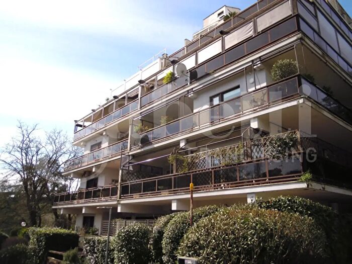Appartamento trilocale in affitto in Via Tomba di Nerone, Roma