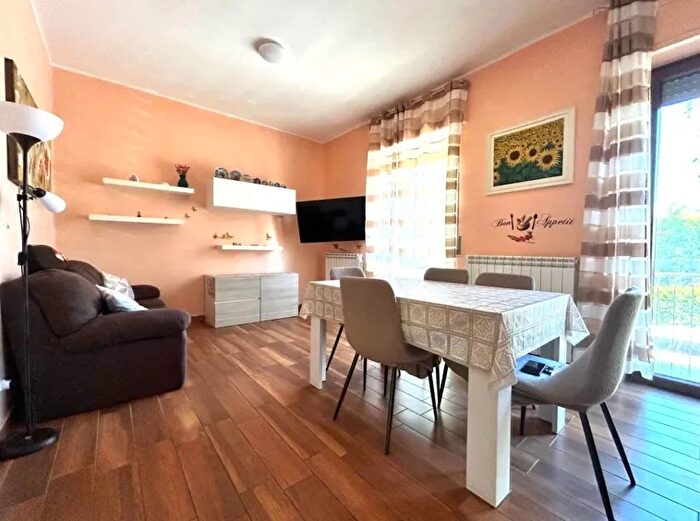 Appartamento trilocale in vendita in Via Adige Malnate Va Italia, Malnate