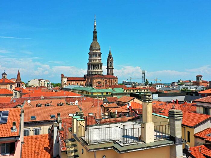 Casa con 6 locali in affitto in Corso Italia, Centro Storico, Novara