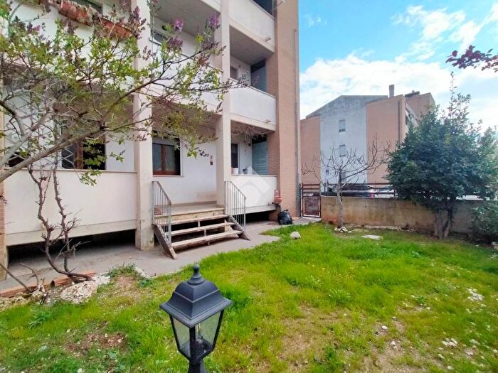 Appartamento quadrilocale in affitto in Via Borroni, Sanmagno Sterpete Corvia, Foligno