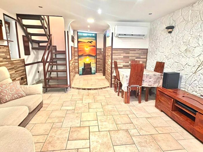 Appartamento trilocale in affitto in Corso Marianella, Piscinola, Napoli