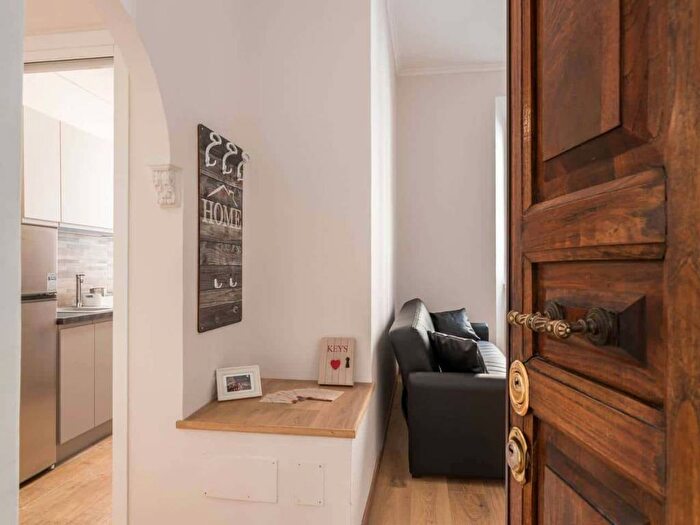 Appartamento trilocale in affitto in Via Francesco Caracciolo, Cipro, Roma