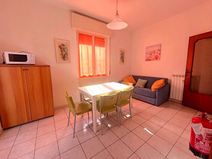 Appartamento trilocale in affitto in Via Giardini, Borghetto Santo Spirito