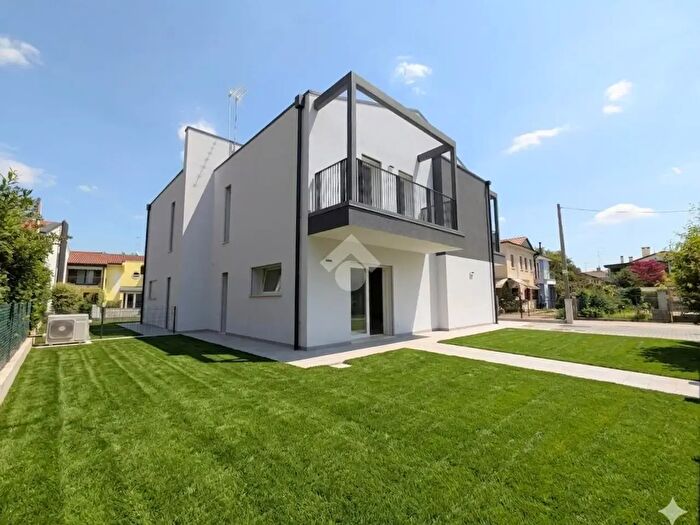 Casa quadrilocale in vendita in Casa Via Zermanese, Treviso