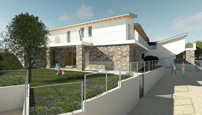 Appartamento quadrilocale in vendita in Via Dante, Lipomo