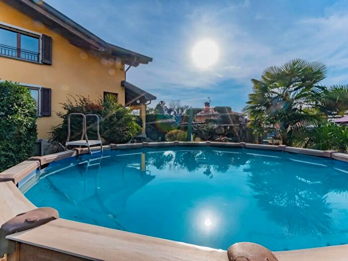 Casa quadrilocale in vendita in Via Kennedy, Fagnano Olona