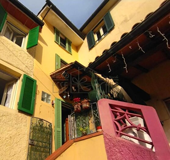 Casa quadrilocale in vendita in Camaiore