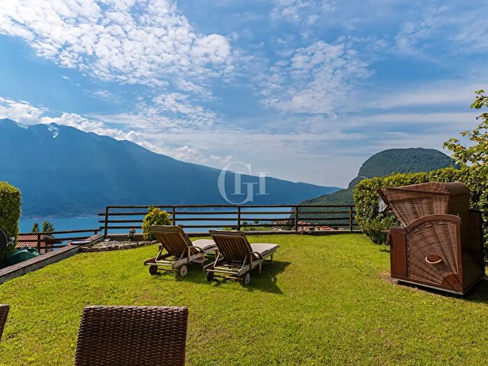 Appartamento trilocale in vendita in Tremosine