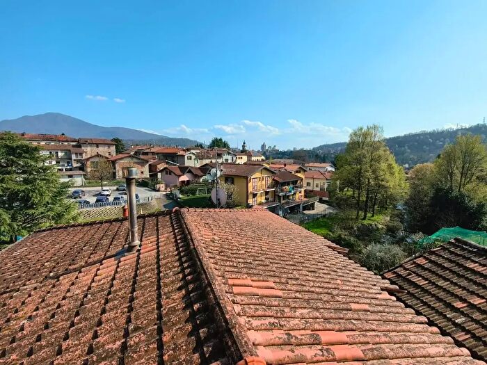 Appartamento trilocale in vendita in Via Laveno, Cittiglio