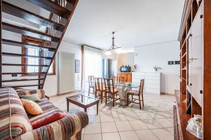 Appartamento con 6 locali in vendita in Via dei Templari Regg, Reggio Emilia