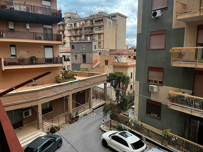 Appartamento trilocale in vendita in Via Giovanni Dotto, Palermo