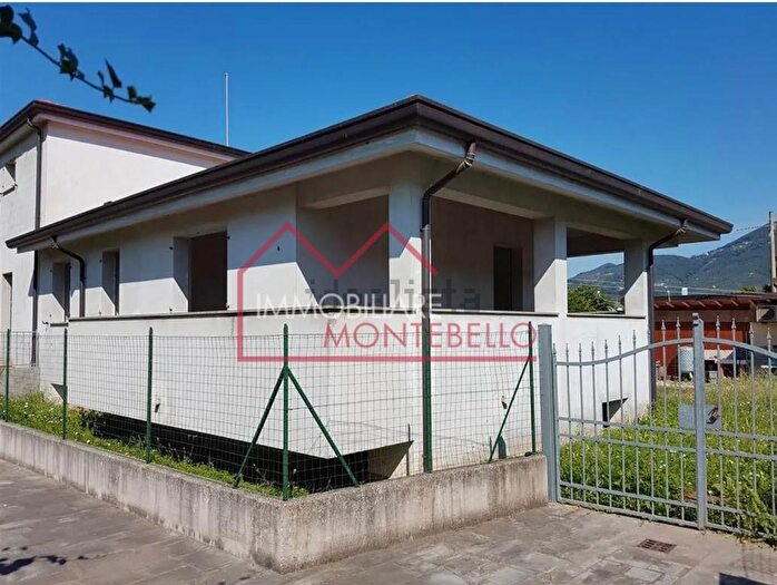 Casa con 6 locali in vendita in del Mattatoio, Camaiore