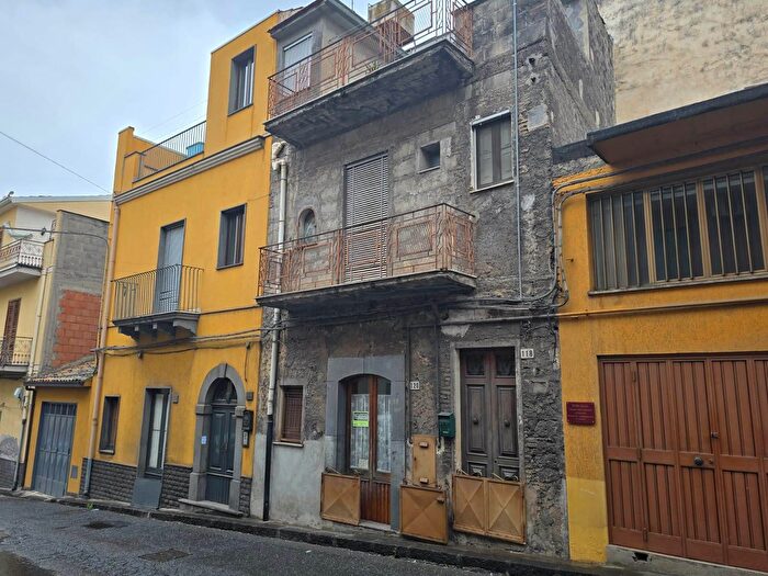 Casa trilocale in vendita in Bronte