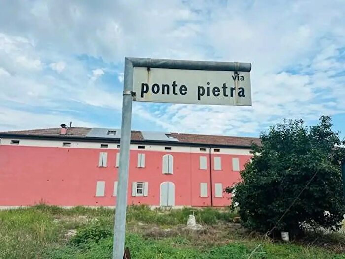 Appartamento con 8 locali in vendita in San Possidonio