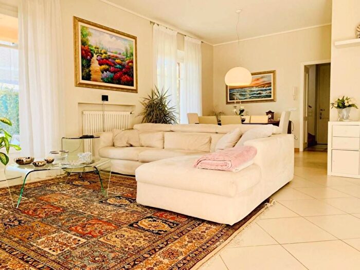 Casa con 6 locali in affitto in Via Donati, Vittoria Apuana, Forte dei Marmi