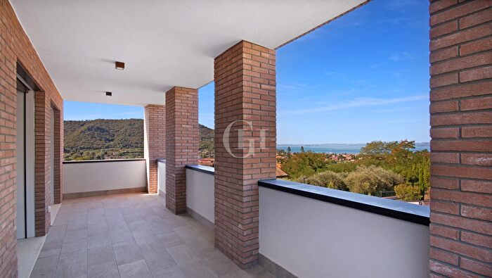 Appartamento trilocale in vendita in Garda