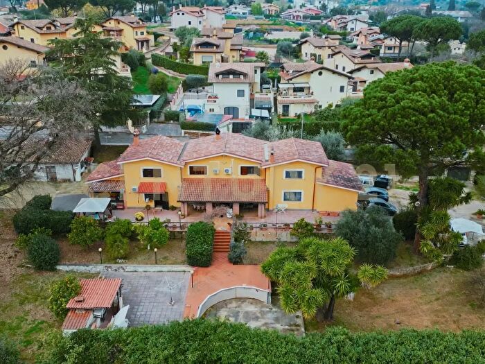Casa in vendita in Via delle Ginestre, Sacrofano