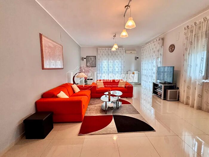 Appartamento con 6 locali in vendita in Cellamare