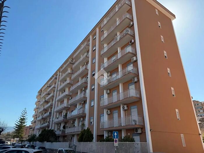 Appartamento con 5 locali in vendita in Via Mammana, Palermo