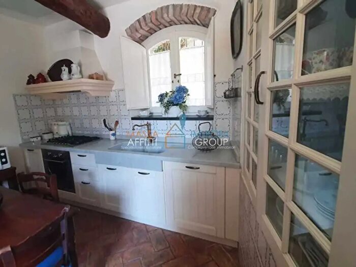 Casa con 6 locali in vendita in Via delle Grazie, Massa