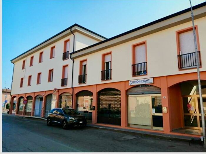 Appartamento quadrilocale in affitto in Piazza Giuseppe Garibaldi, Dosso, Terre del Reno