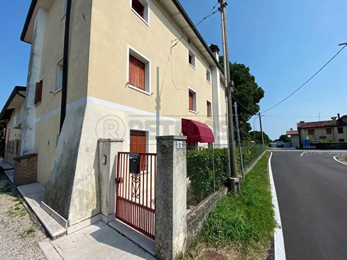 Appartamento trilocale in affitto in Cassola