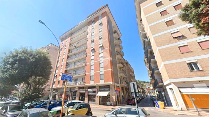 Appartamento con 5 locali in vendita in Viale Alcide De Gasperi, San Benedetto Del Tronto