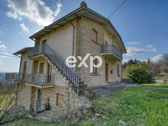Appartamento con 9 locali in vendita in Strada per Miratoio, Pennabilli