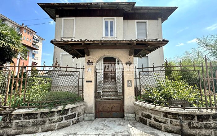 Casa con 10 locali in vendita in Via Monte Grappa, Gaglianico