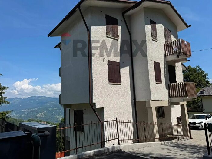 Appartamento trilocale in vendita in Via Botto, Roncola