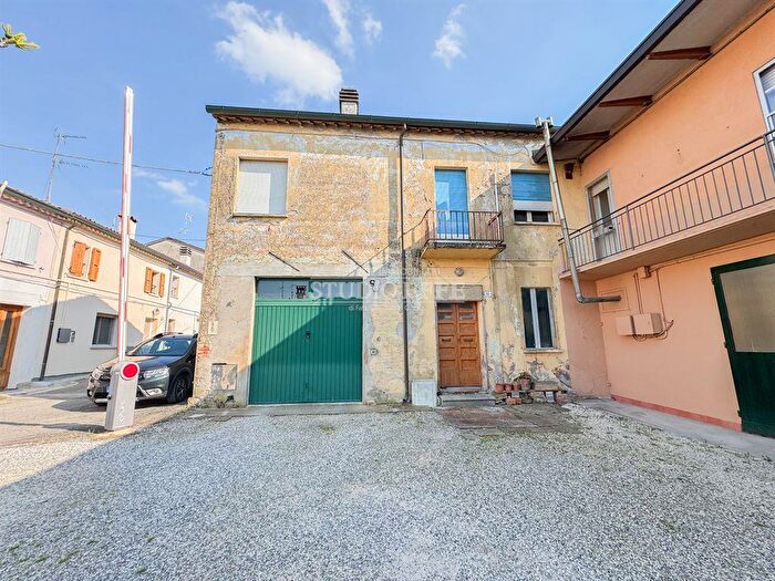 Casa con 5 locali in vendita in Bagnacavallo