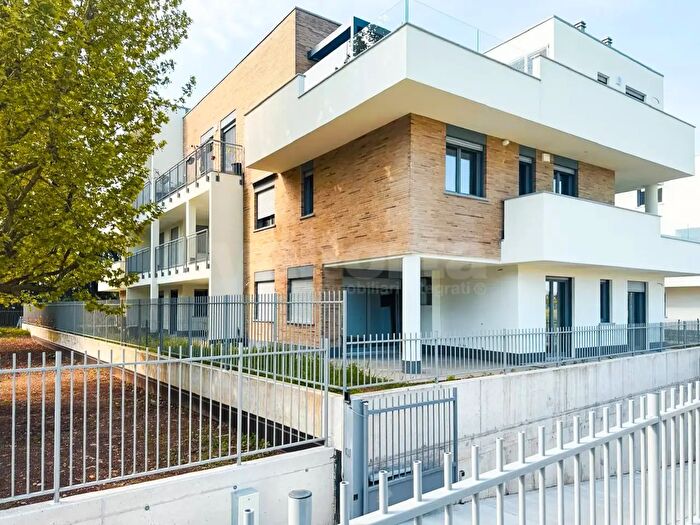 Appartamento trilocale in affitto in Via De Gasperi, Monza