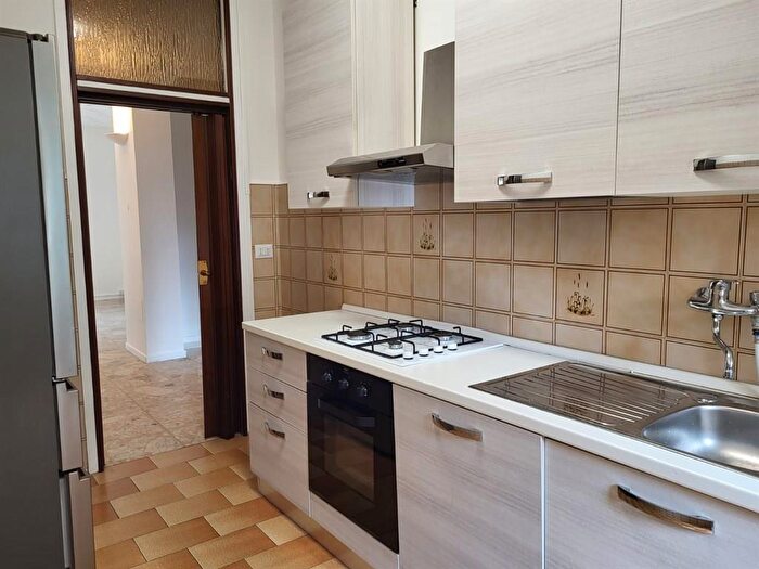 Appartamento trilocale in affitto in Via Cantore, Monza