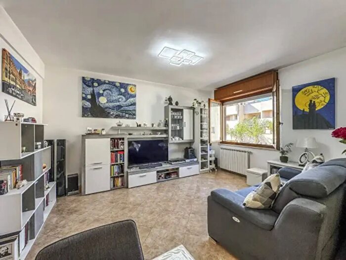 Appartamento trilocale in vendita in Via Cesare Maccari, Roma