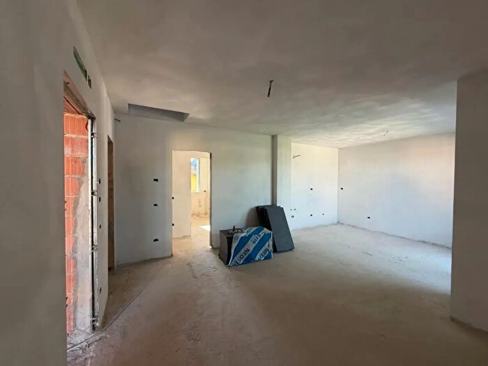 Appartamento trilocale in vendita in Capraia E Limite