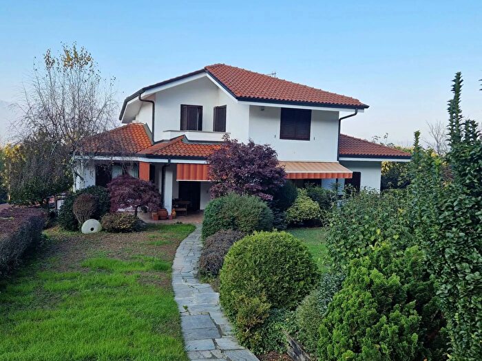 Casa con 7 locali in vendita in Via Giuseppe Mazzini Caravino, Caravino