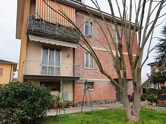 Casa con 5 locali in vendita in Via Valli Quarantoli, Mirandola