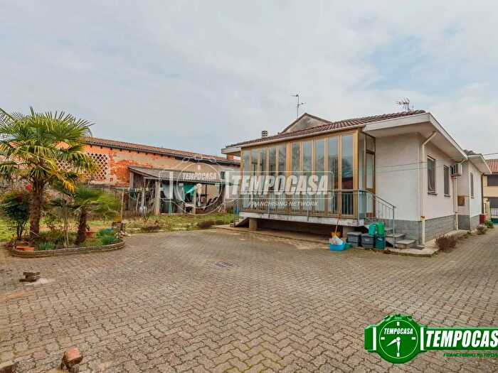 Casa con 5 locali in vendita in Via De Capitani Naborre da Sesto, Besate