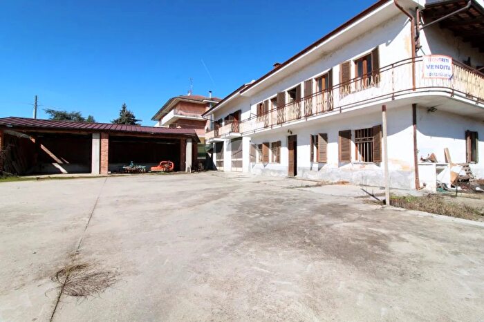 Casa con 8 locali in vendita in Frazione SantAntonio, Monticello DAlba