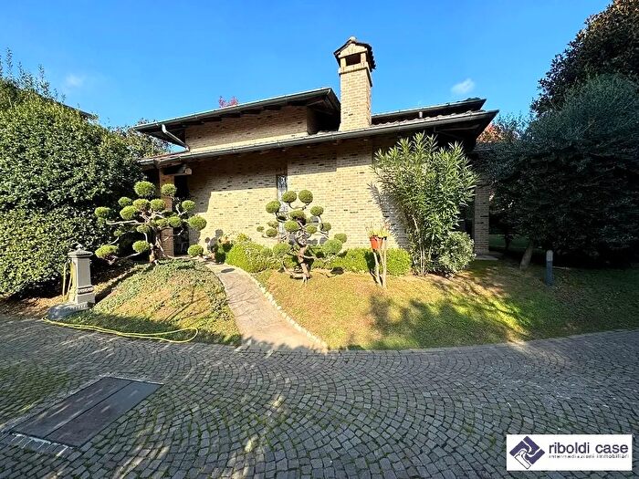 Casa con 5 locali in vendita in Giussano