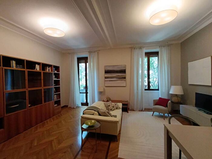 Appartamento trilocale in affitto in Via Leone Pancaldo, Morgagni, Milano