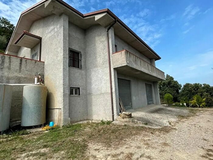 Appartamento trilocale in vendita in Via Fratte, Prignano Cilento