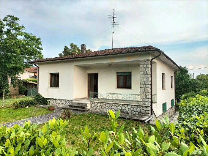 Casa con 5 locali in vendita in Pietrasanta