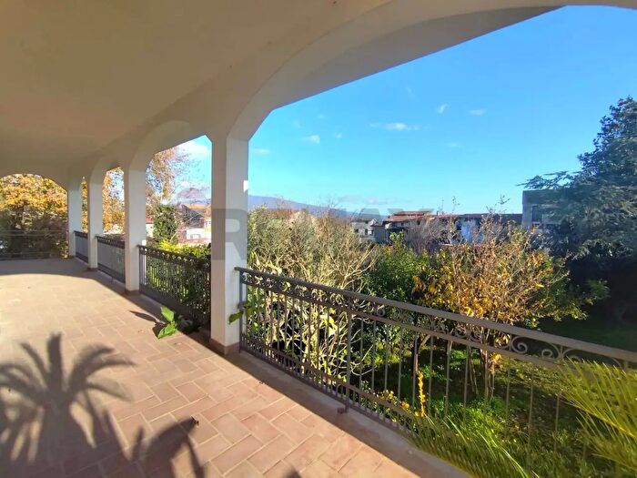 Casa con 7 locali in vendita in Santi Cosma E Damiano