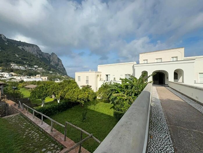 Appartamento con 6 locali in vendita in Via Lo Palazzo Capri, Capri