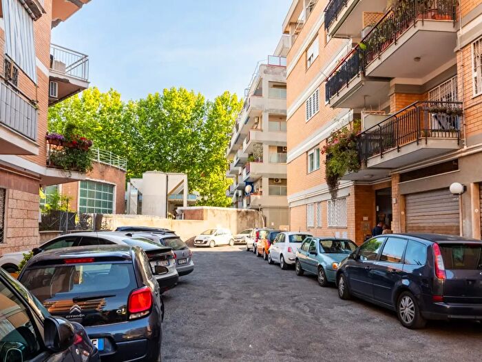 Appartamento trilocale in vendita in Via Andreotto Saracini, Roma