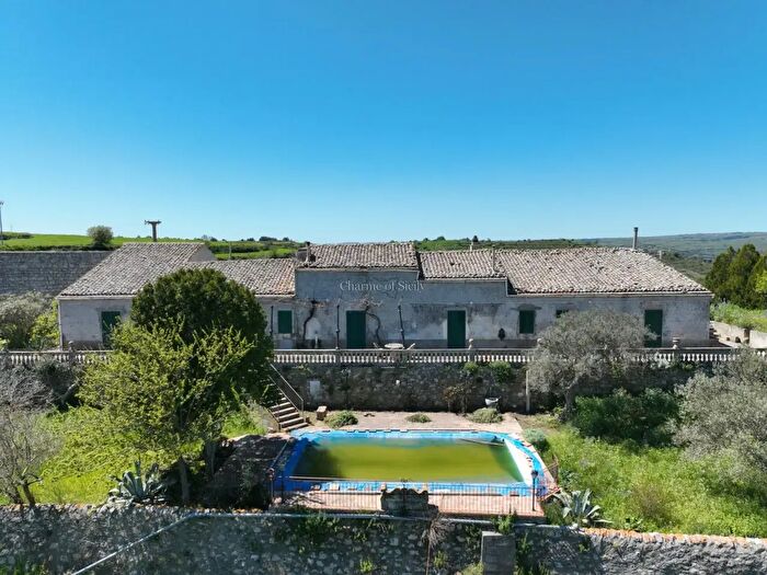 Casa con 8 locali in vendita in Val di Noto, Noto